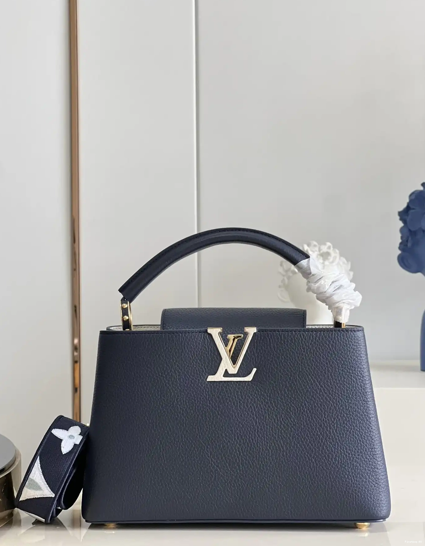 First bags ru MM LOUIS CAPUCINES VUITTON 0608